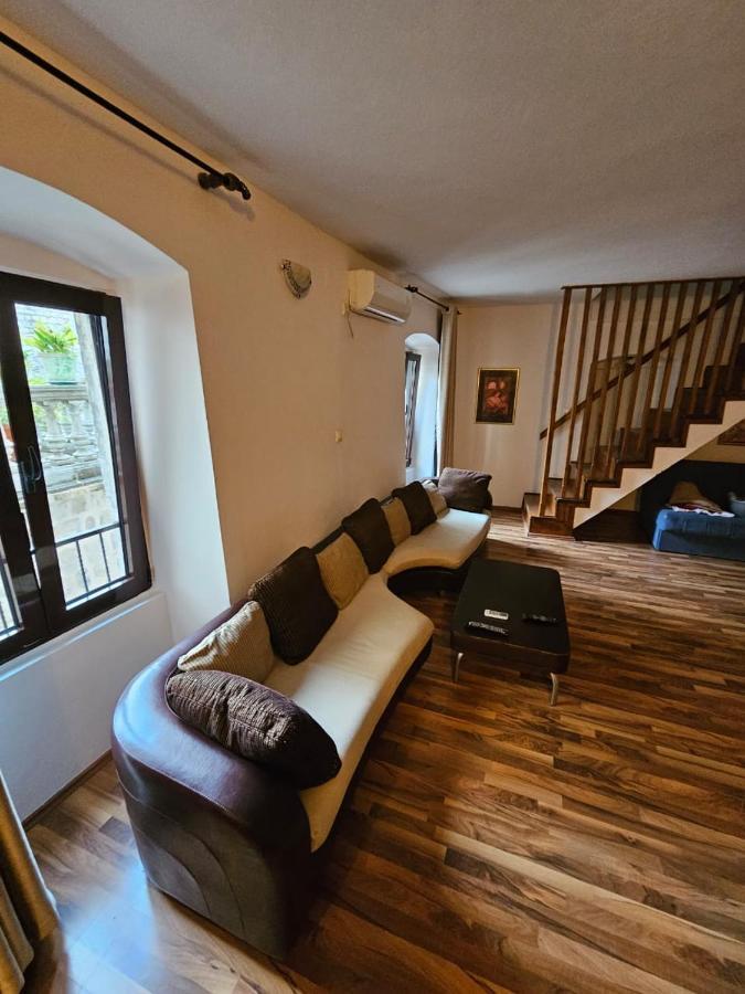 Apartment Ana Paola Котор Екстериор снимка