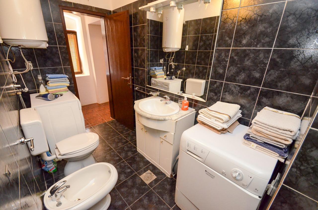 Apartment Ana Paola Котор Екстериор снимка